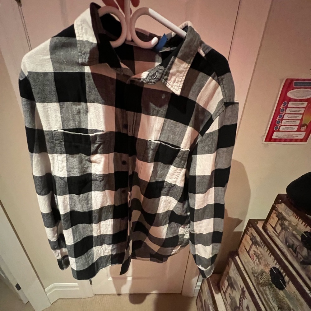 WHITE AND BLACK FLANNEL